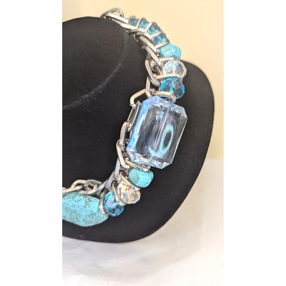 DESIGNER TURQUOISE LUCITE NECKLACE UNSIGNED WTH LG EMERALED CUT LUCITE A STUNNER - Picture 4 of 8
